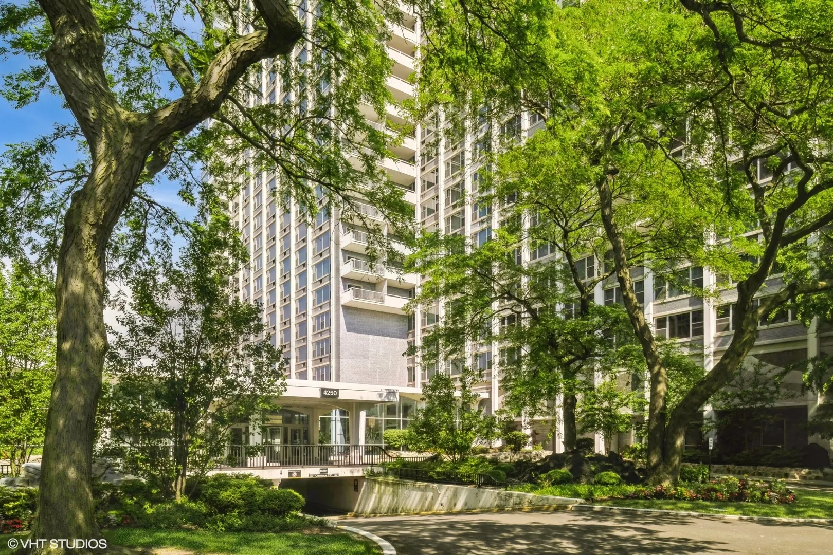 4250 N Marine Drive 1511 IL