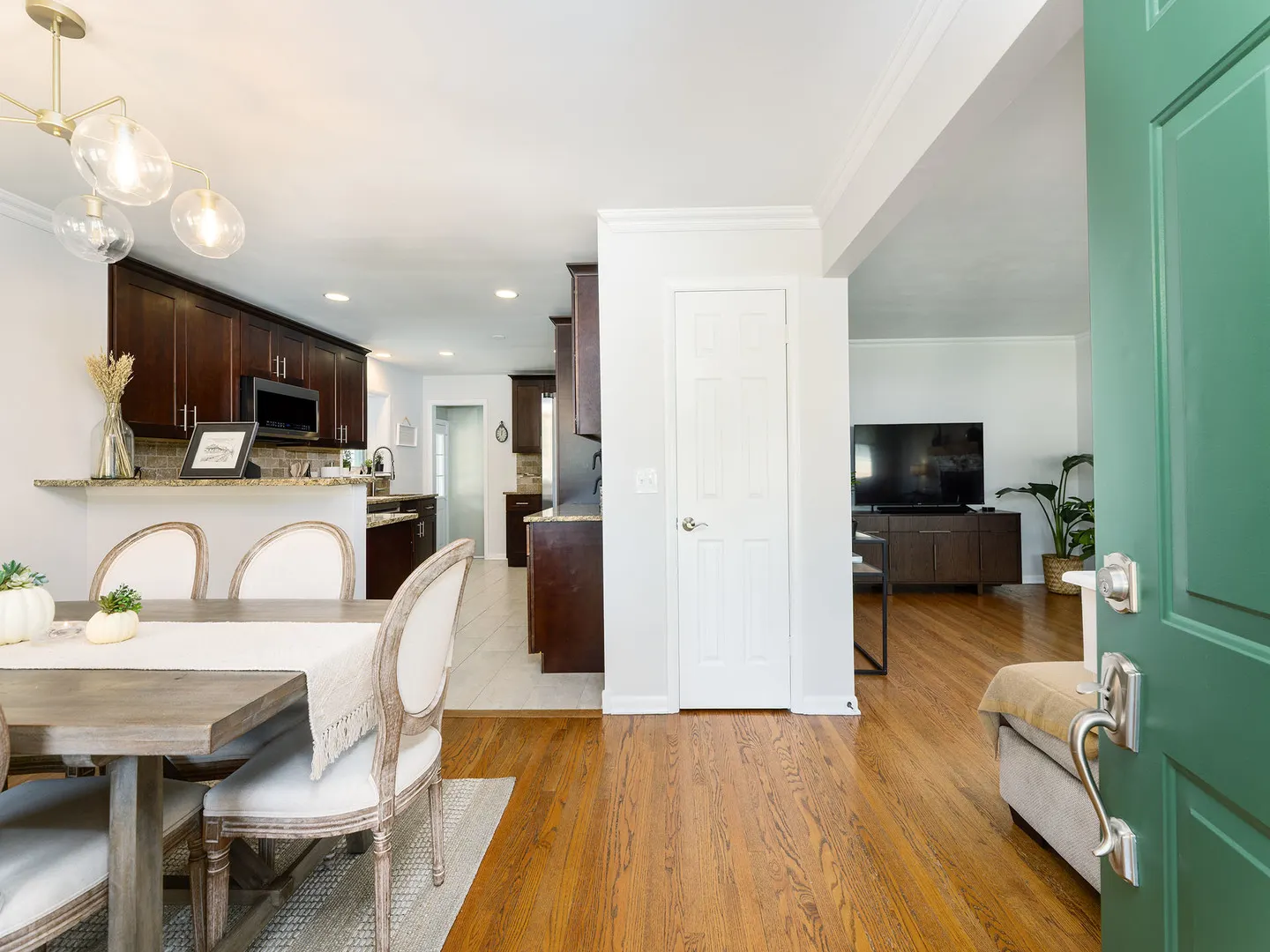358 E Saint Charles Road IL
