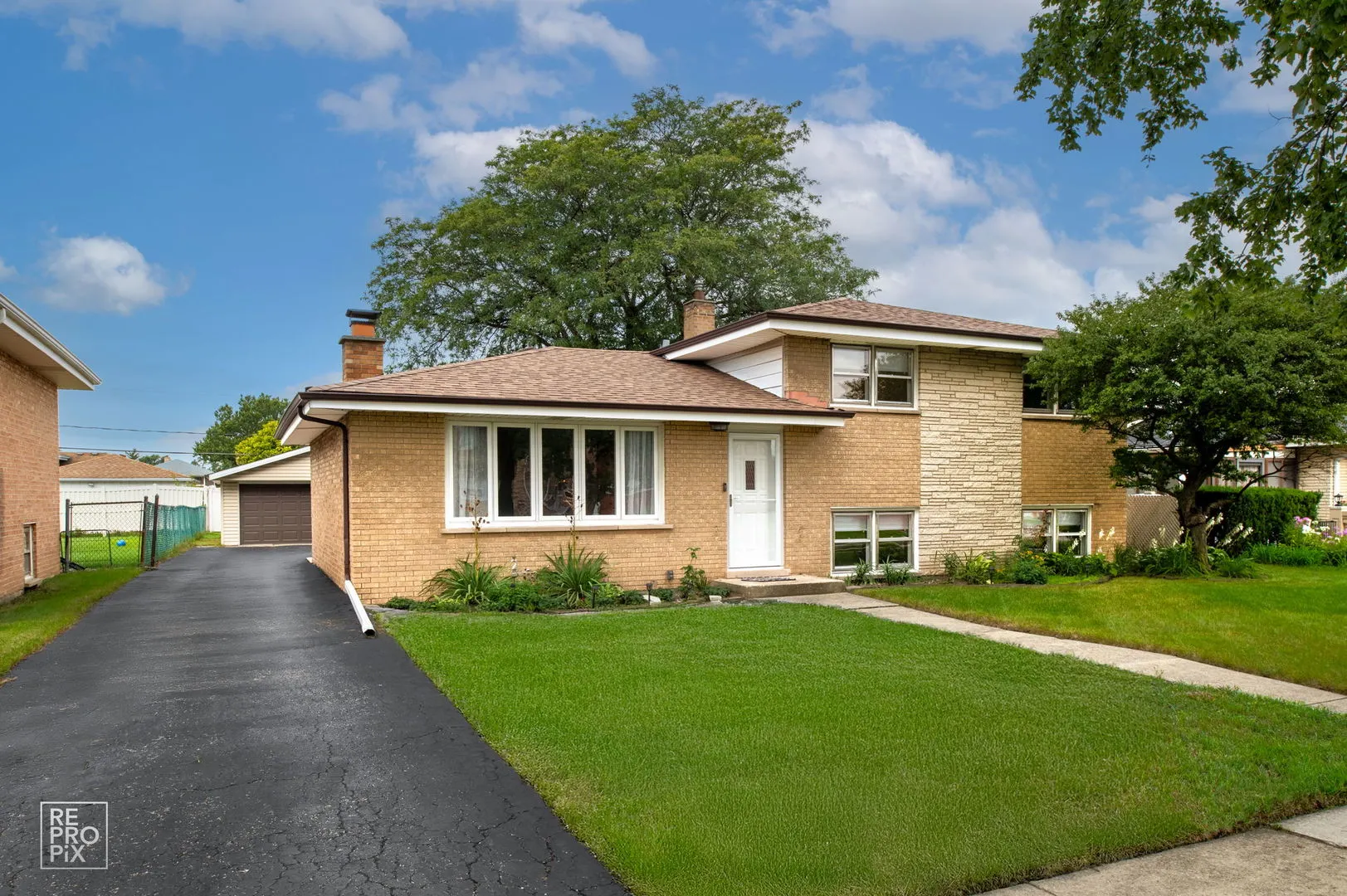 7706 S Oconto Avenue IL