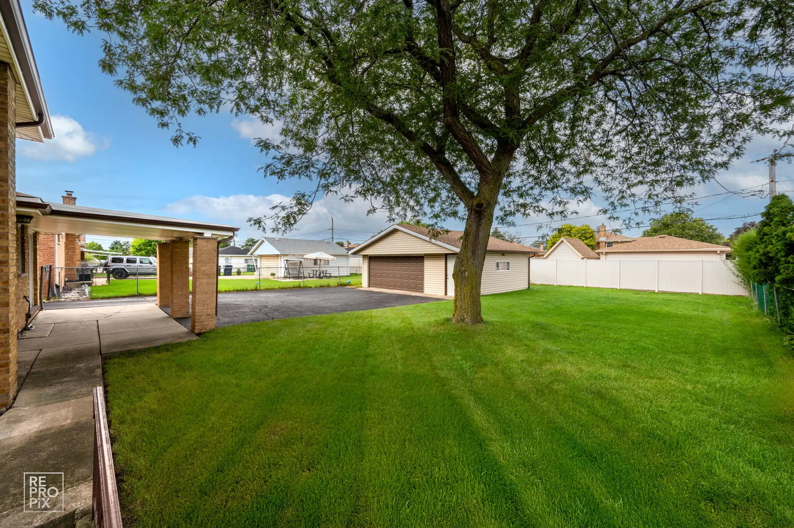 7706 S Oconto Avenue IL