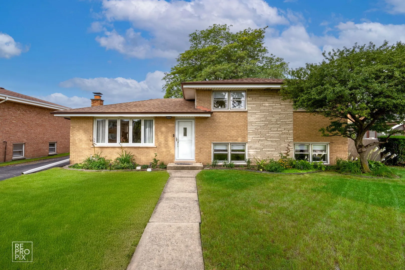 7706 S Oconto Avenue IL