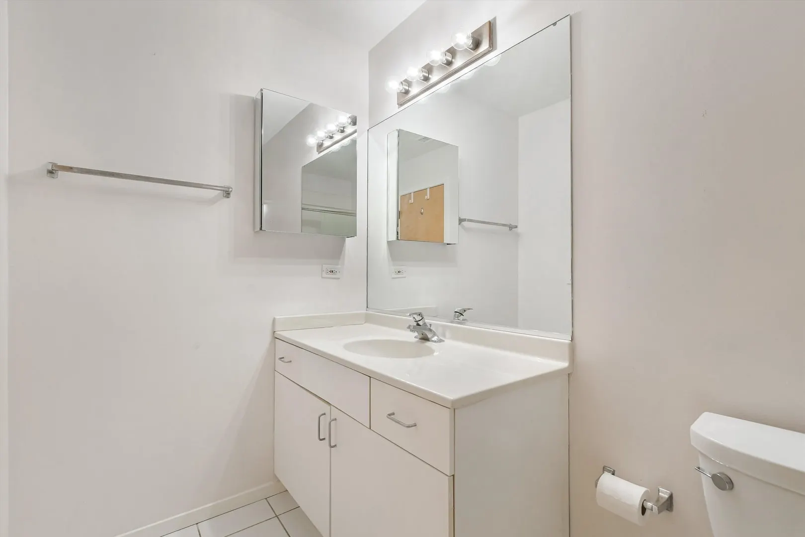 1307 S wabash Street 308 IL