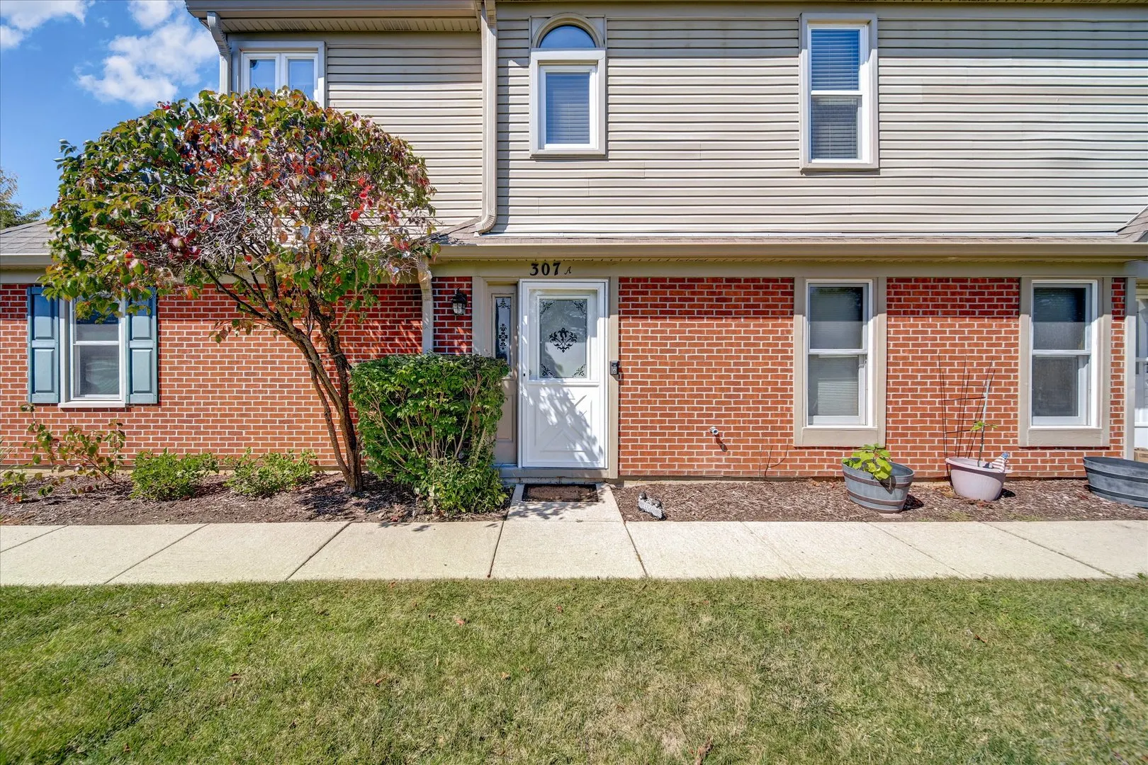 307 University Lane A IL