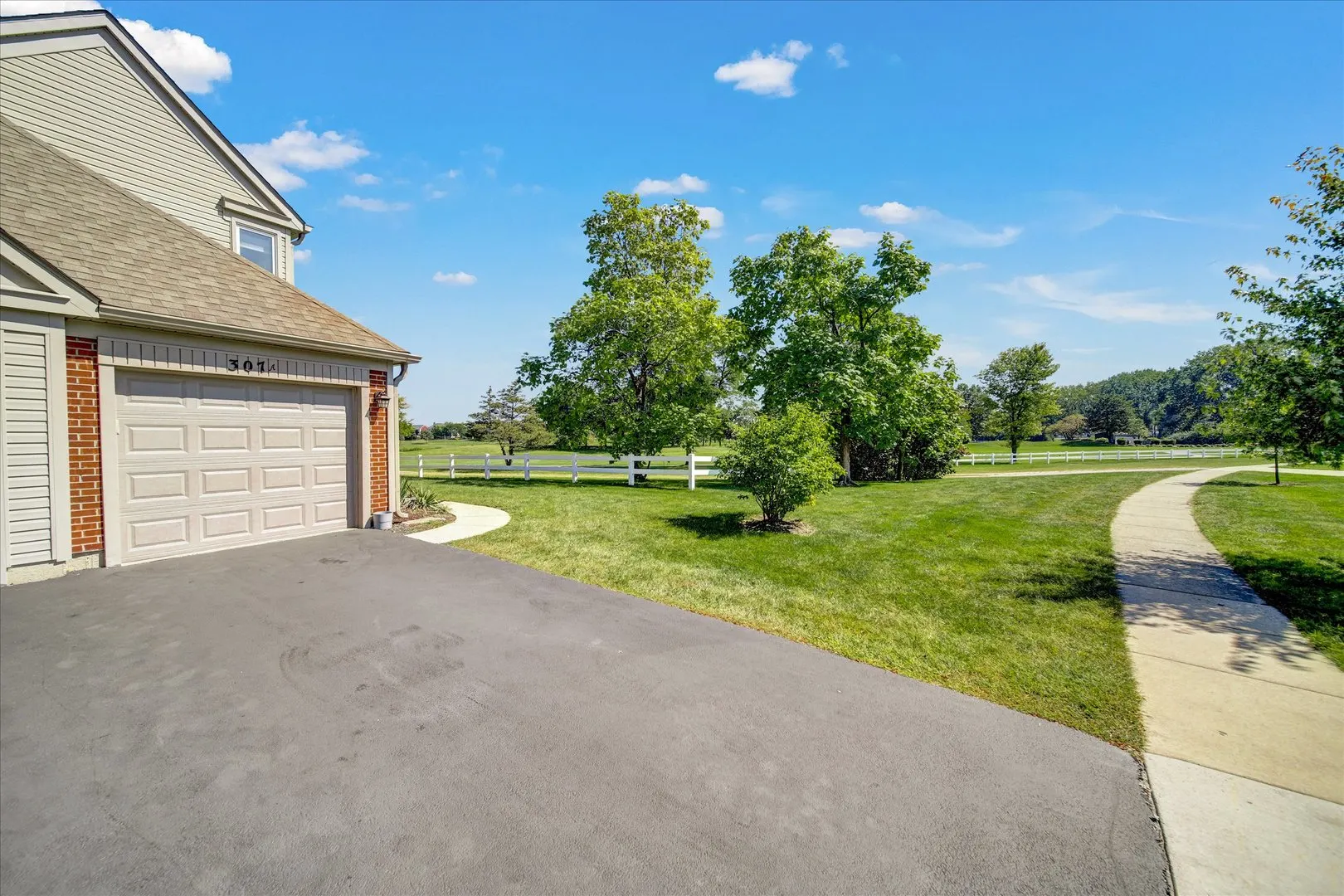 307 University Lane A IL