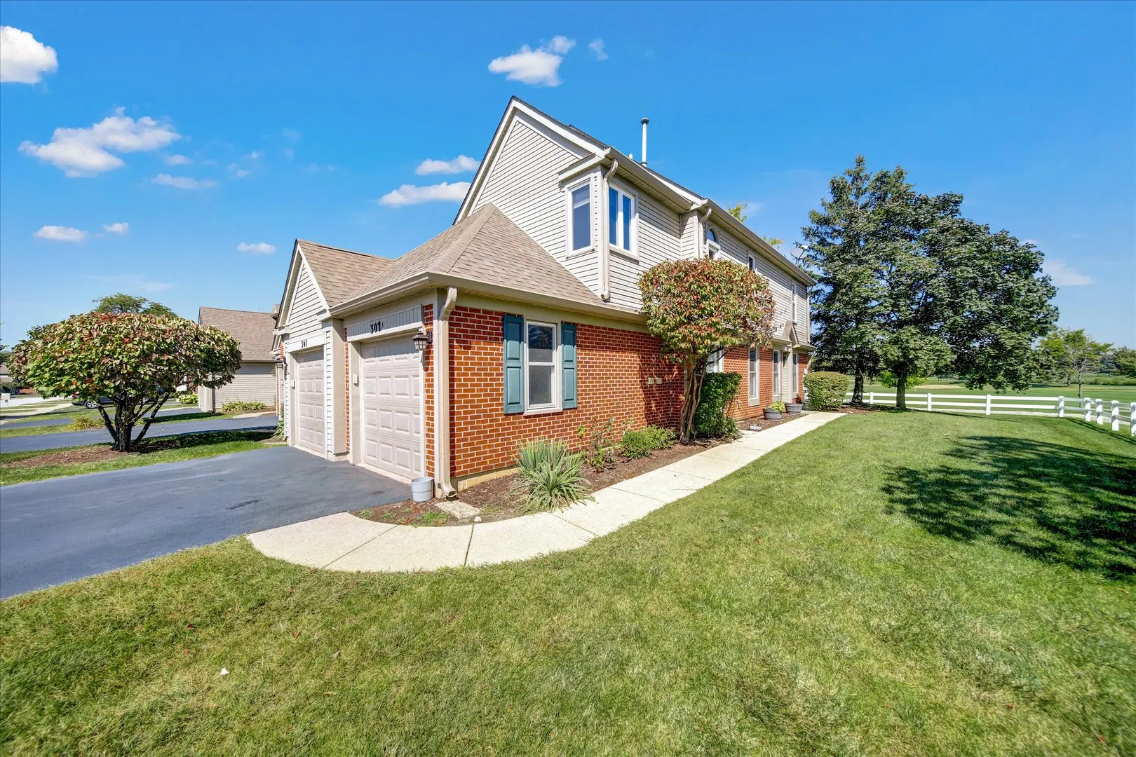 307 University Lane A IL