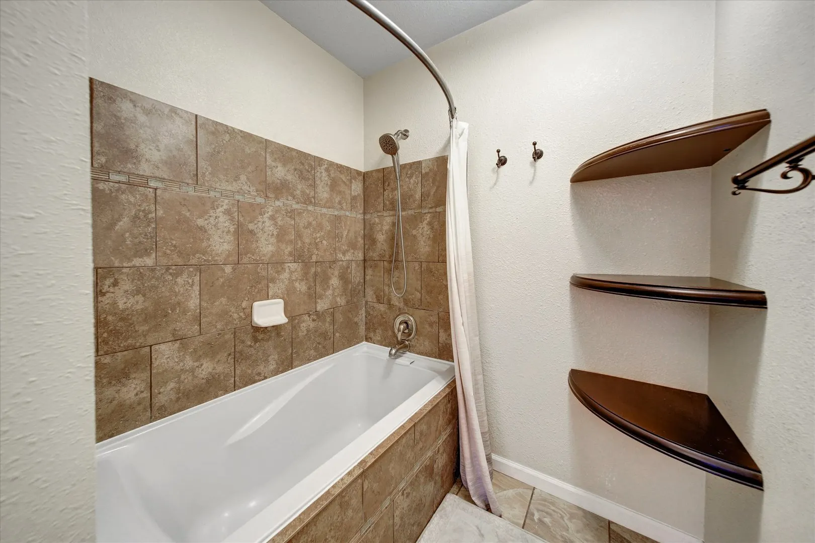 307 University Lane A IL