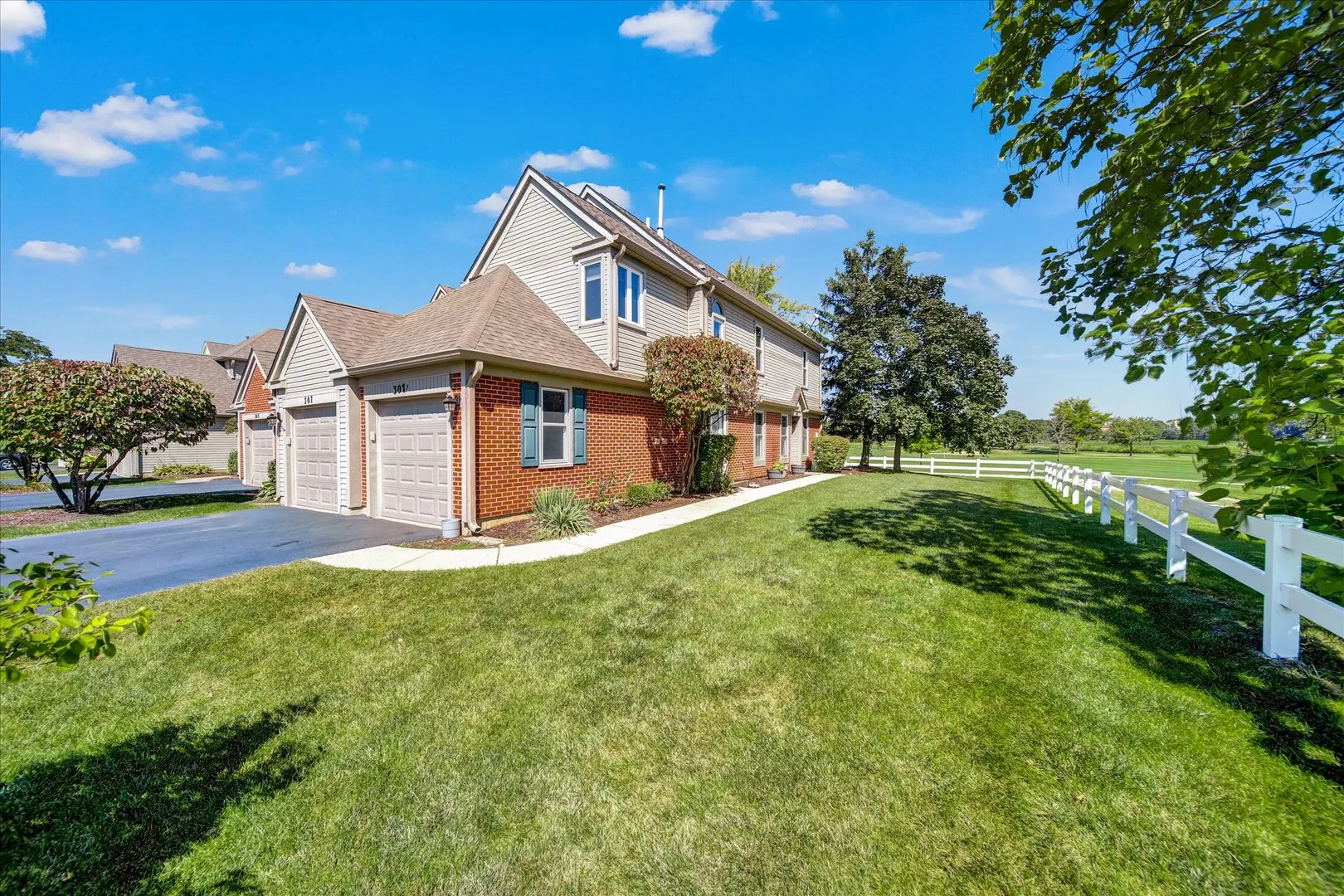 307 University Lane A IL