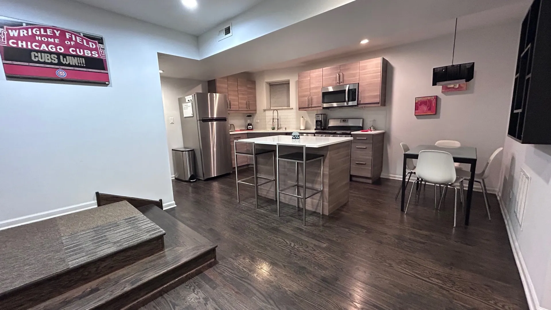 1123 W Addison Street IL