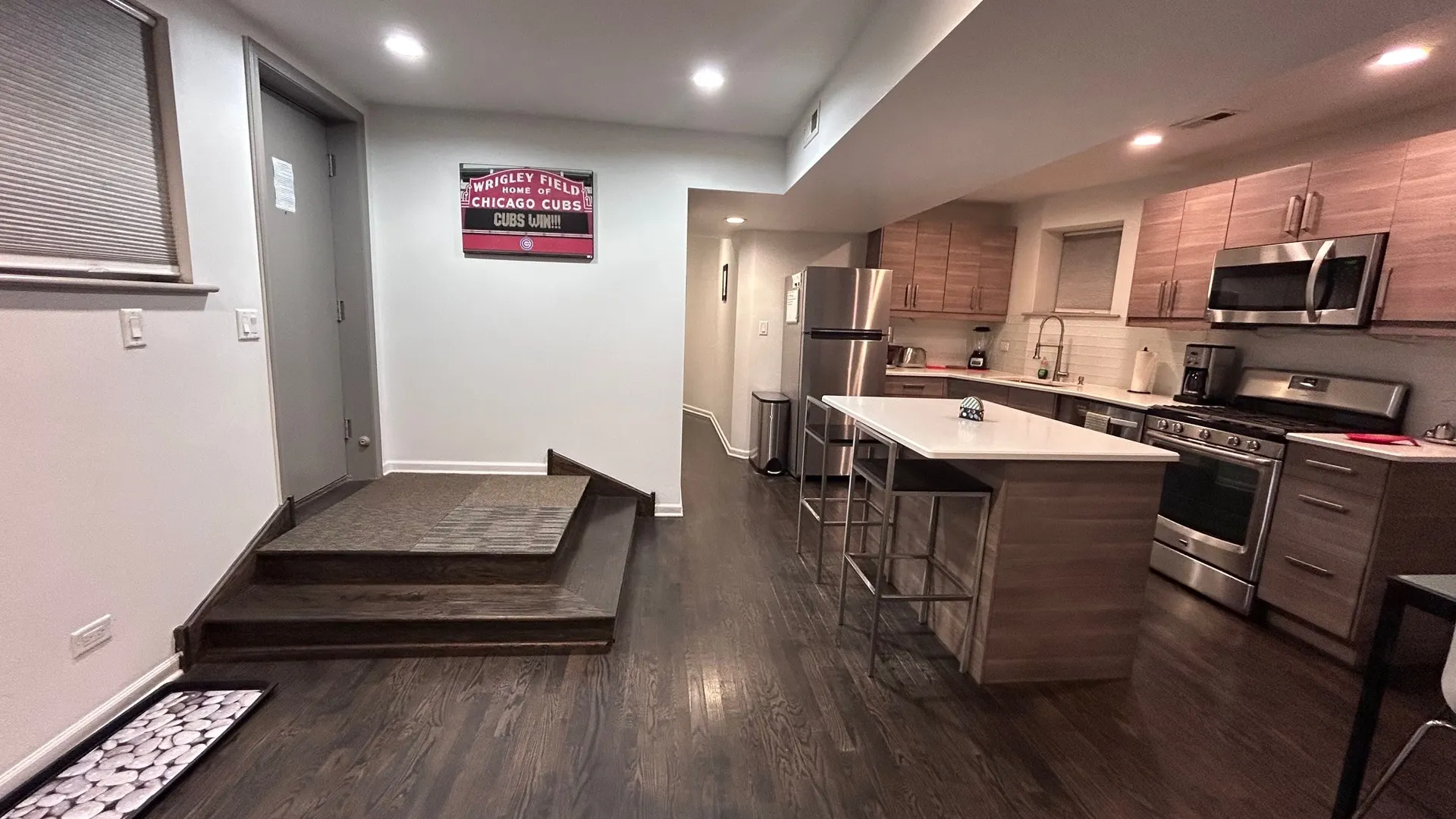 1123 W Addison Street IL