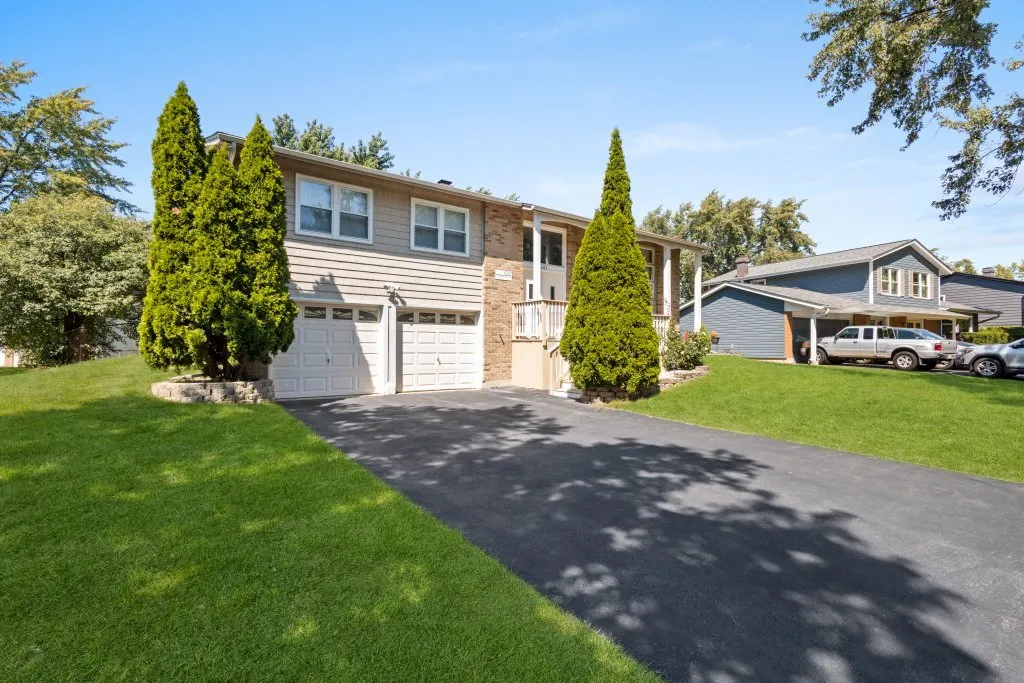 601 Derbyshire Lane IL