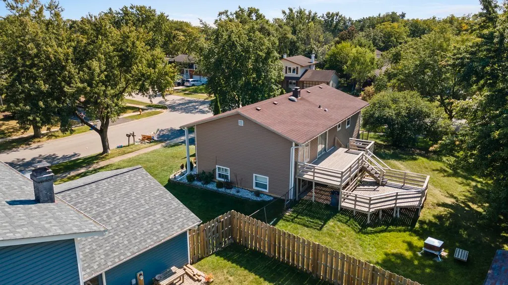 601 Derbyshire Lane IL