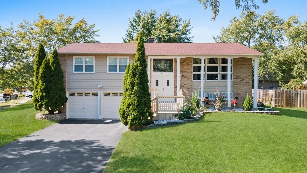 601 Derbyshire Lane IL
