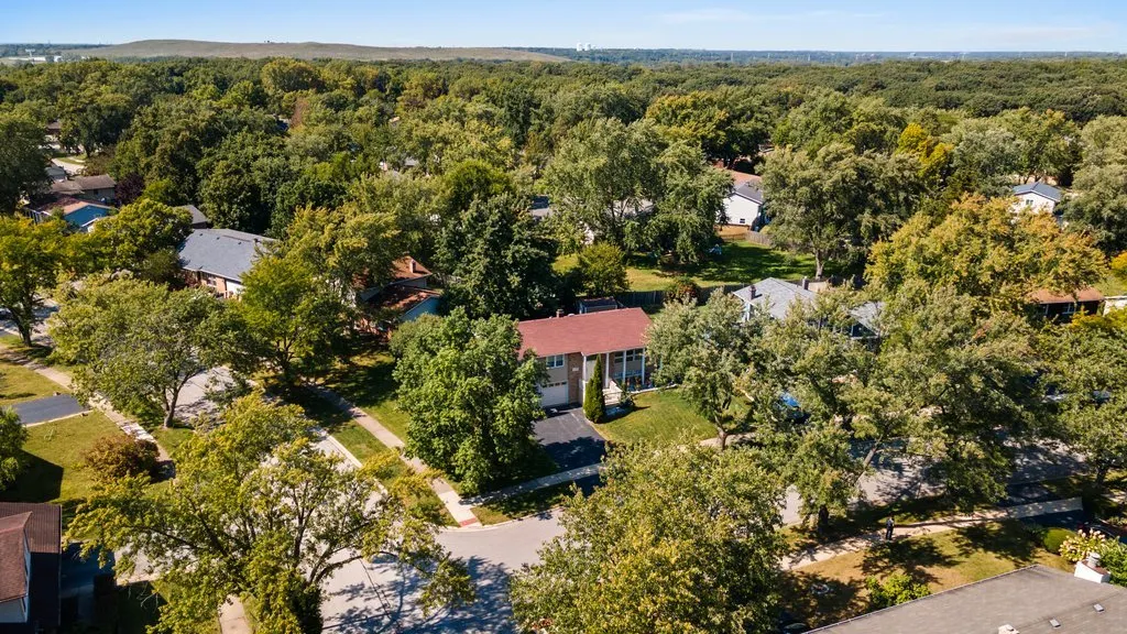 601 Derbyshire Lane IL