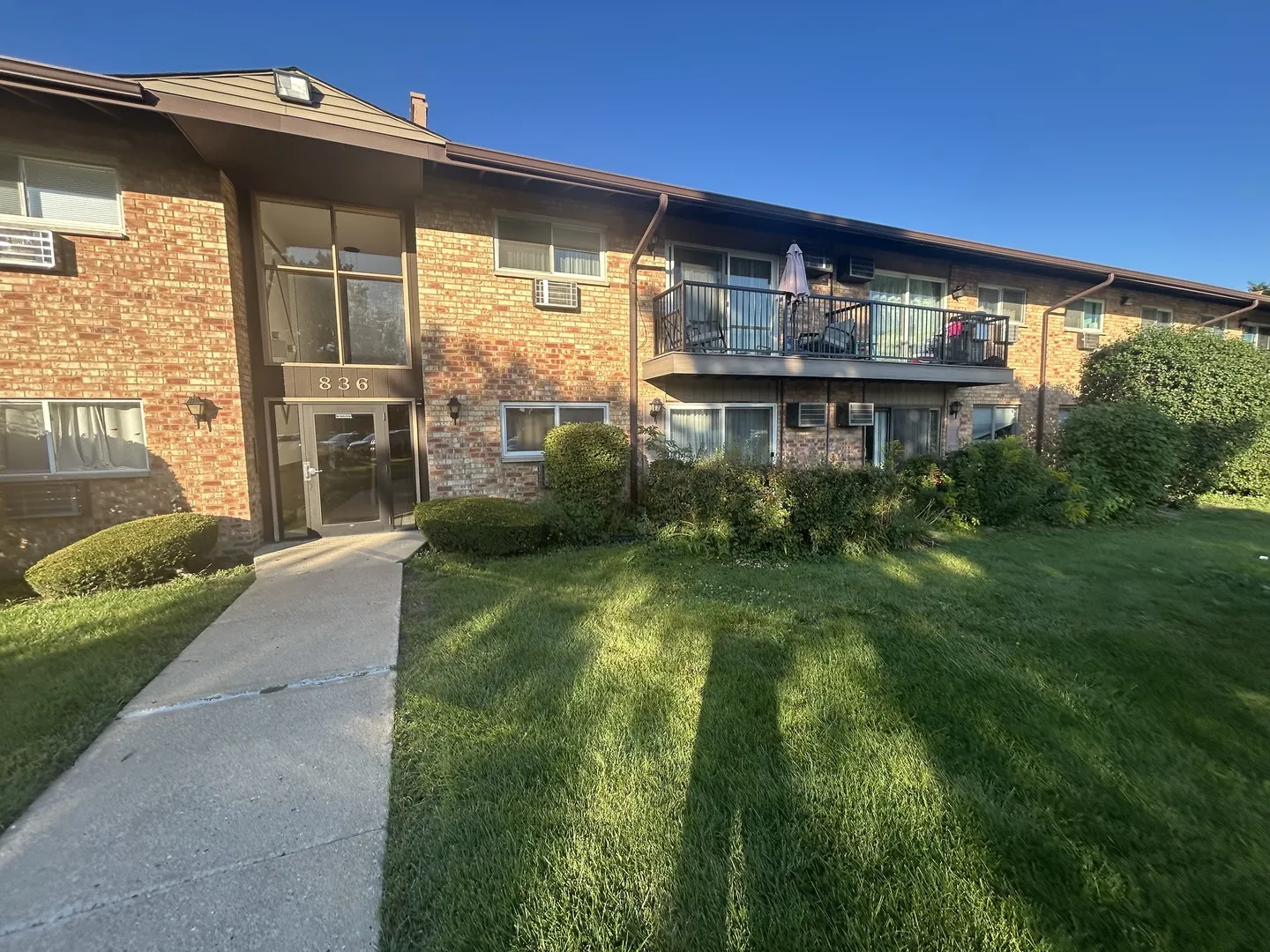 836 E Old Willow Road 212 IL