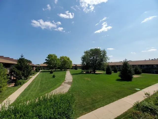 836 E Old Willow Road 212 IL