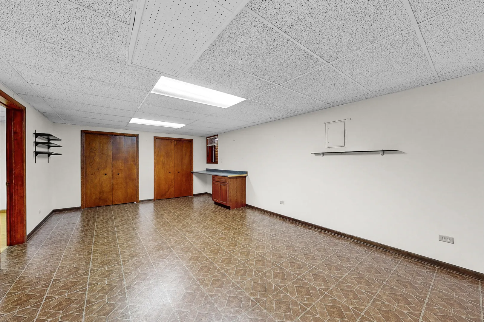 929 W Surrey Road IL