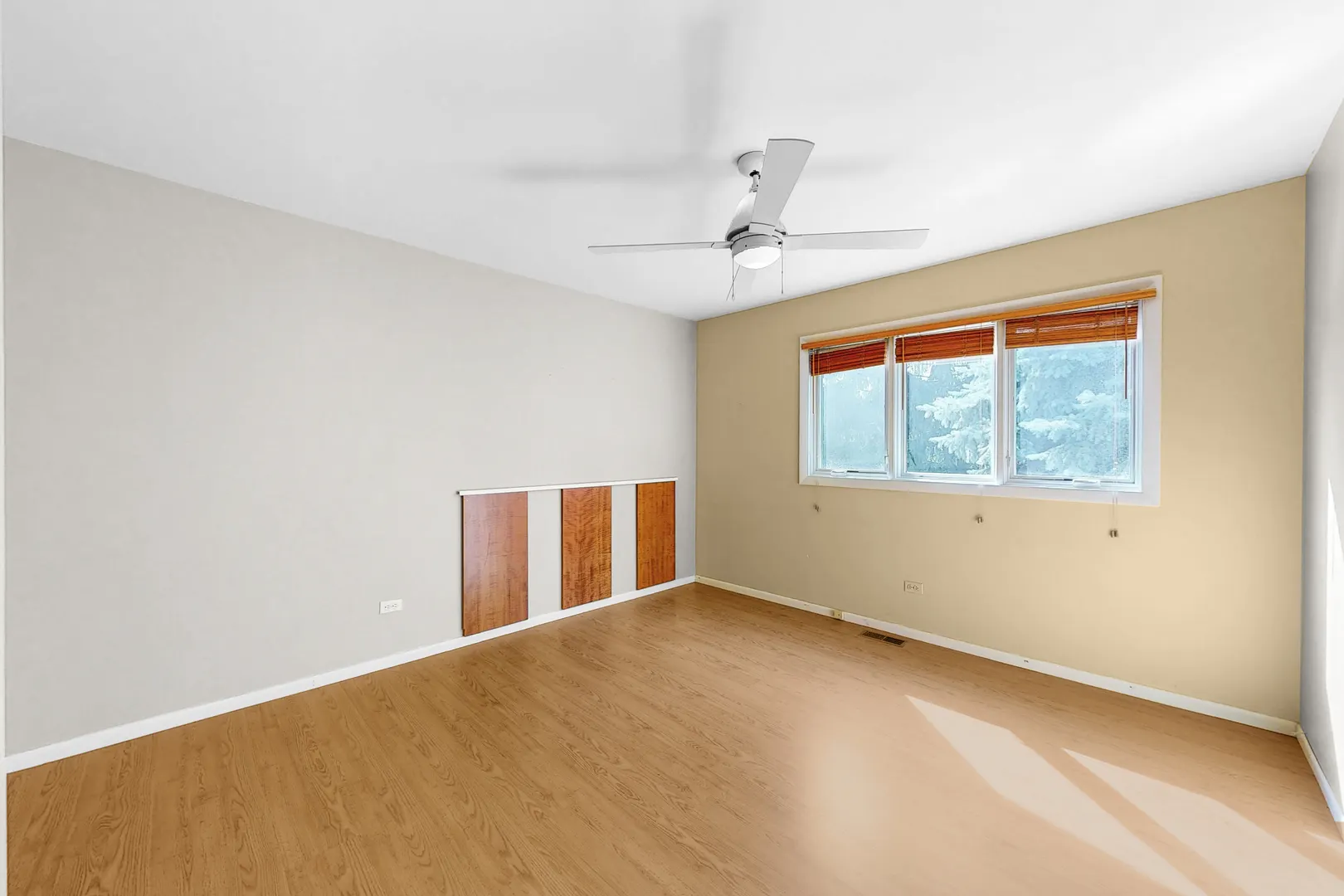 929 W Surrey Road IL