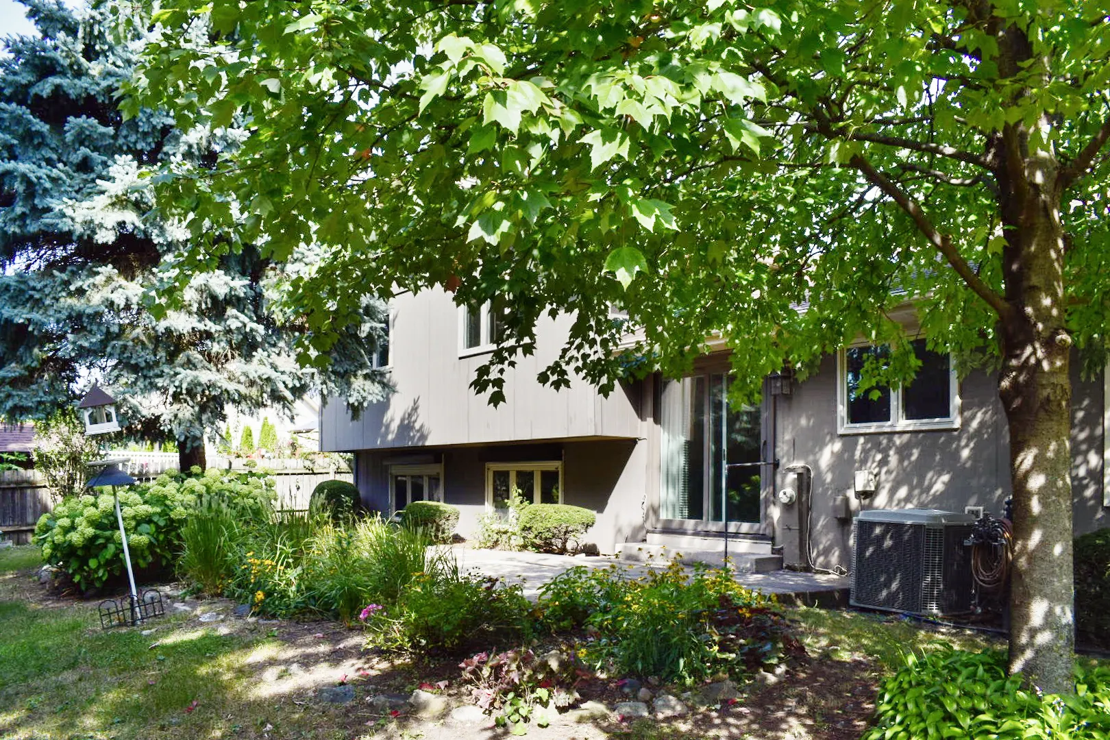 929 W Surrey Road IL