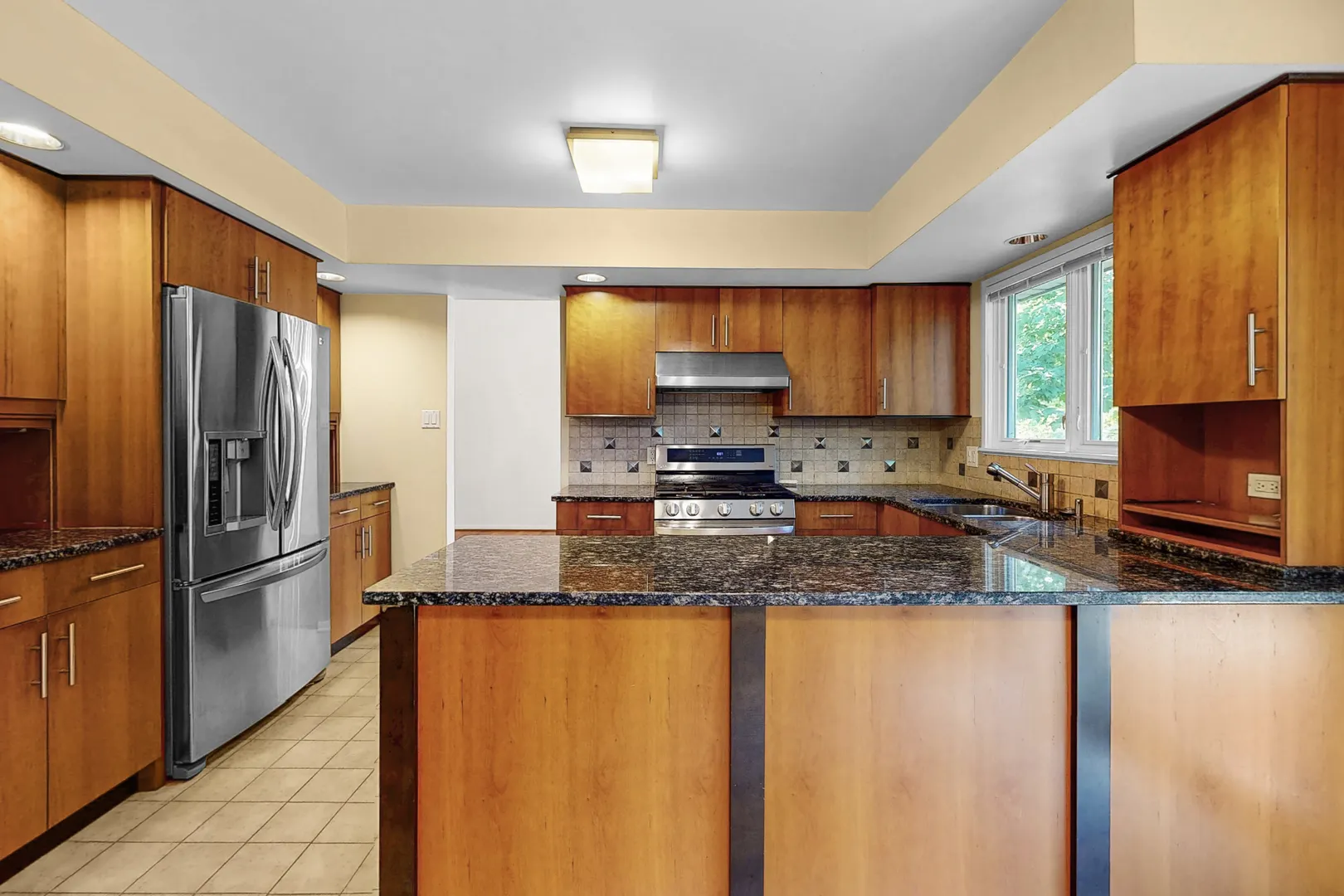 929 W Surrey Road IL