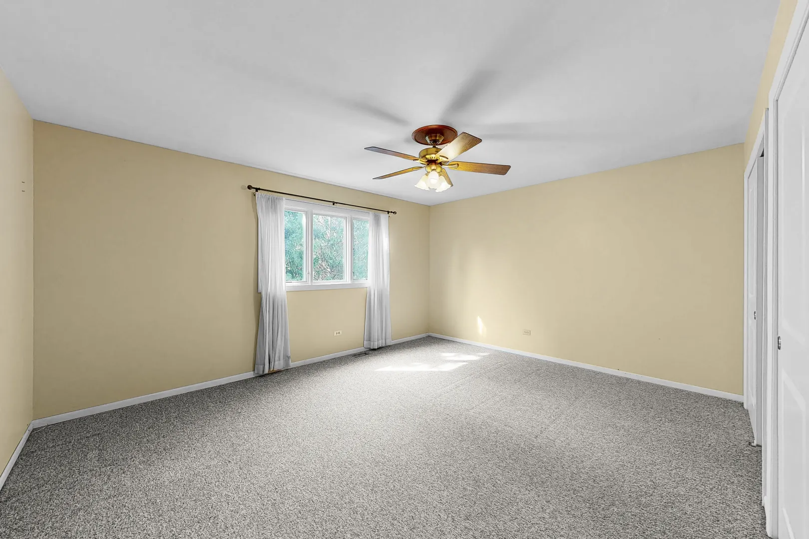 929 W Surrey Road IL