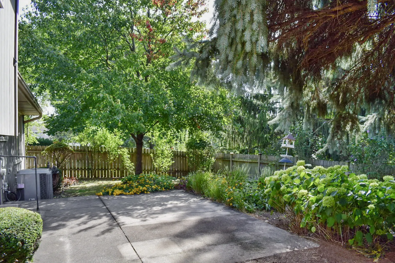 929 W Surrey Road IL