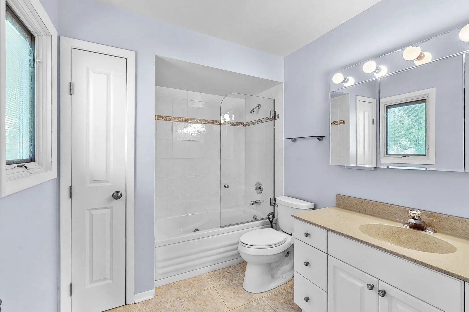 929 W Surrey Road IL