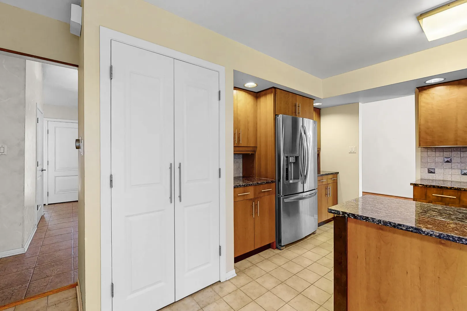 929 W Surrey Road IL