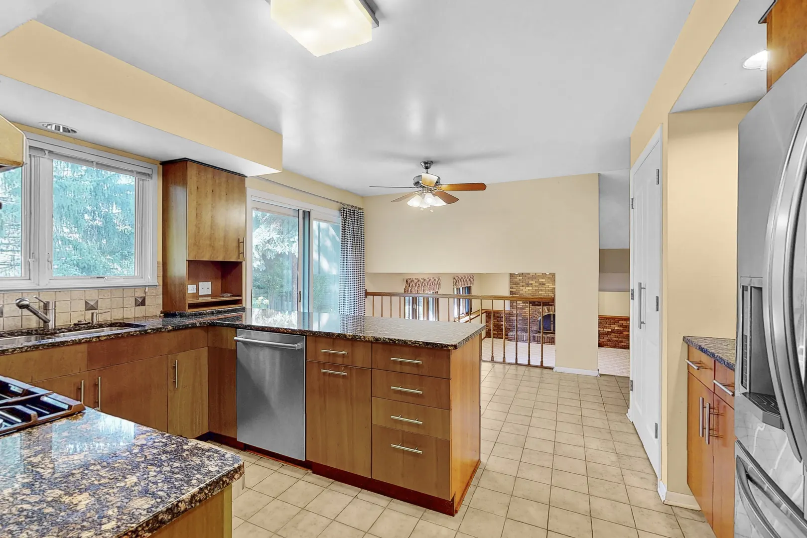 929 W Surrey Road IL