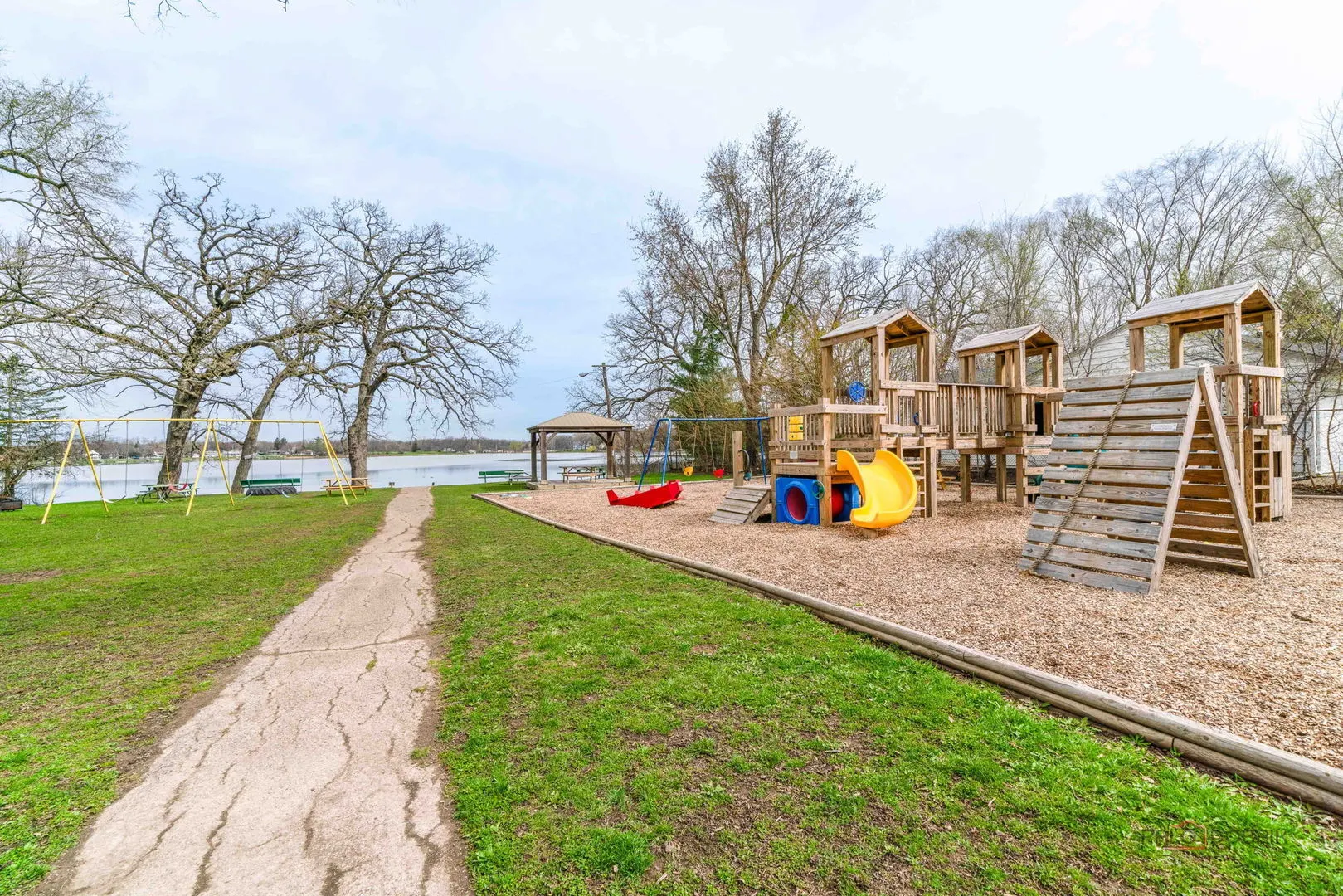460 Maplewood Drive IL