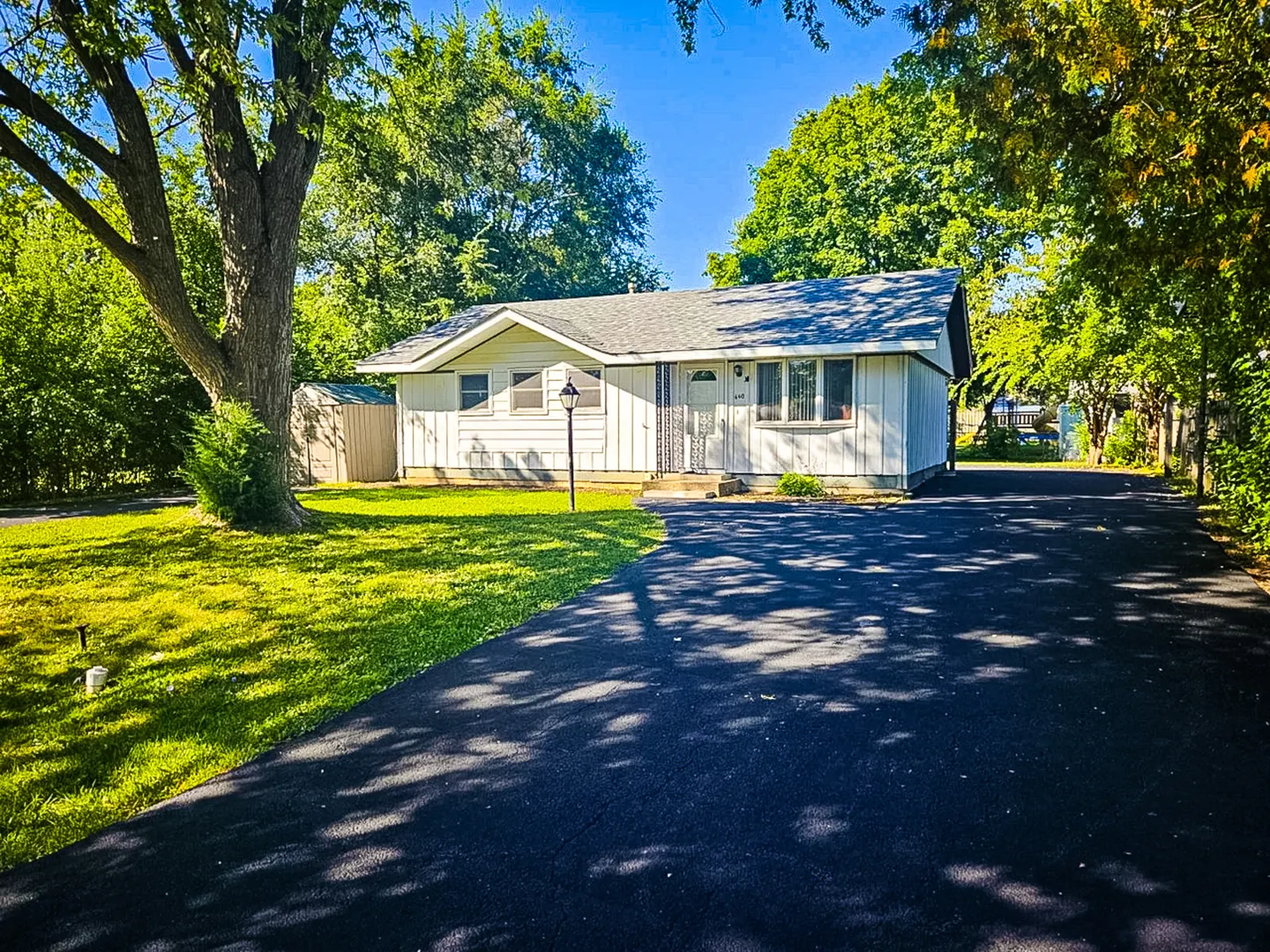 460 Maplewood Drive IL