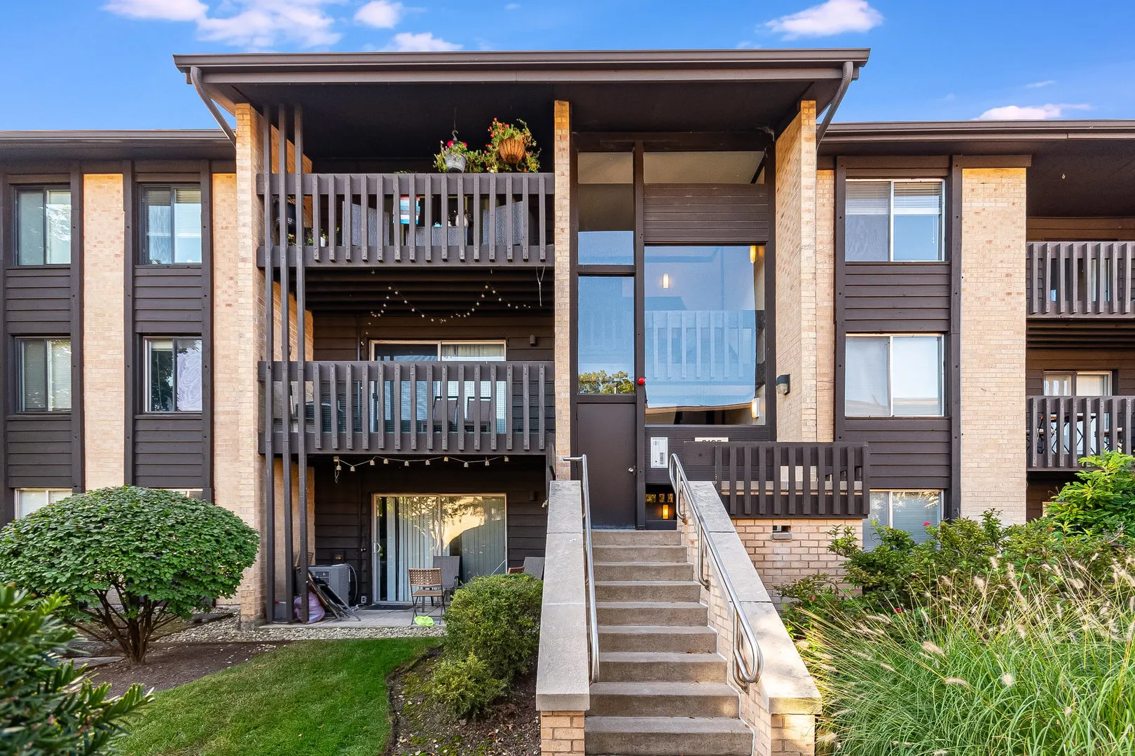 6165 Knoll Wood Court 302 IL