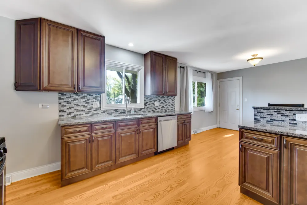 879 E Holly Way IL