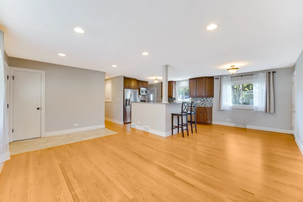 879 E Holly Way IL