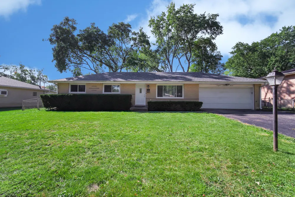 879 E Holly Way IL