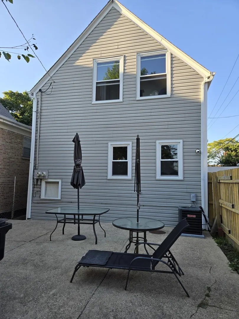 2815 W Nelson Street IL