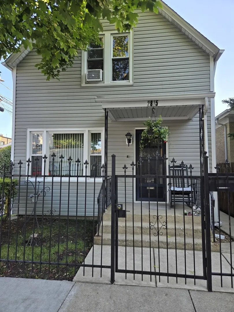 2815 W Nelson Street IL