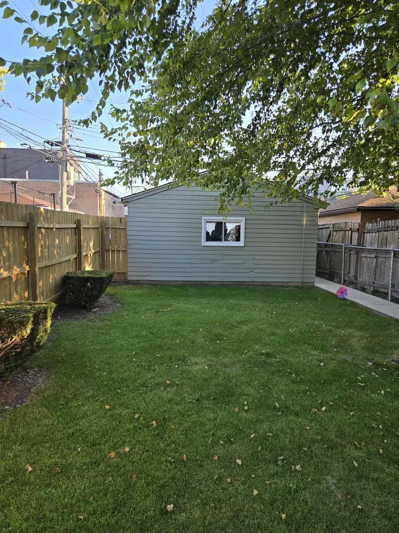 2815 W Nelson Street IL