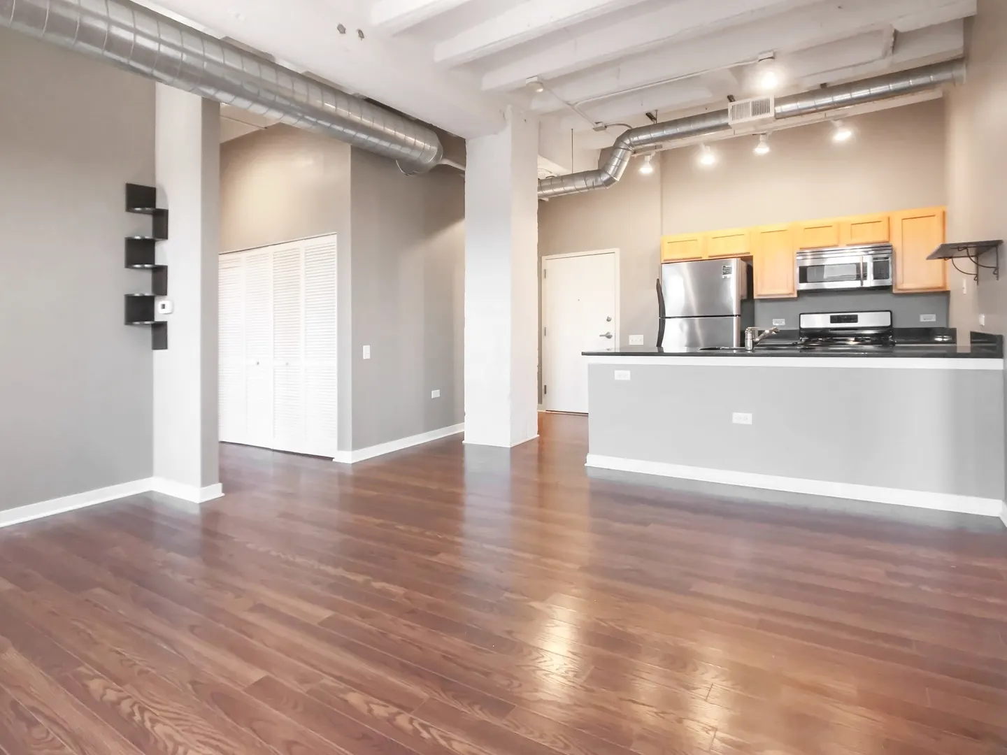 4015 N Milwaukee Avenue 202 IL