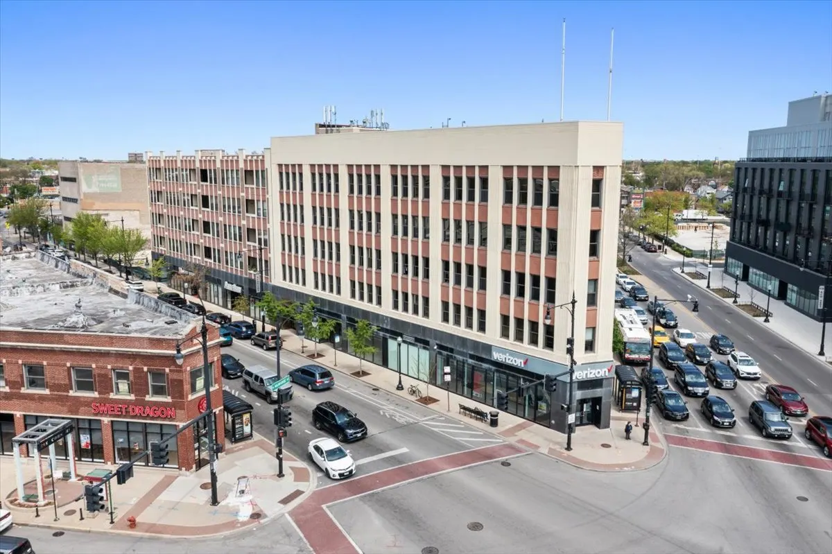 4015 N Milwaukee Avenue 202 IL