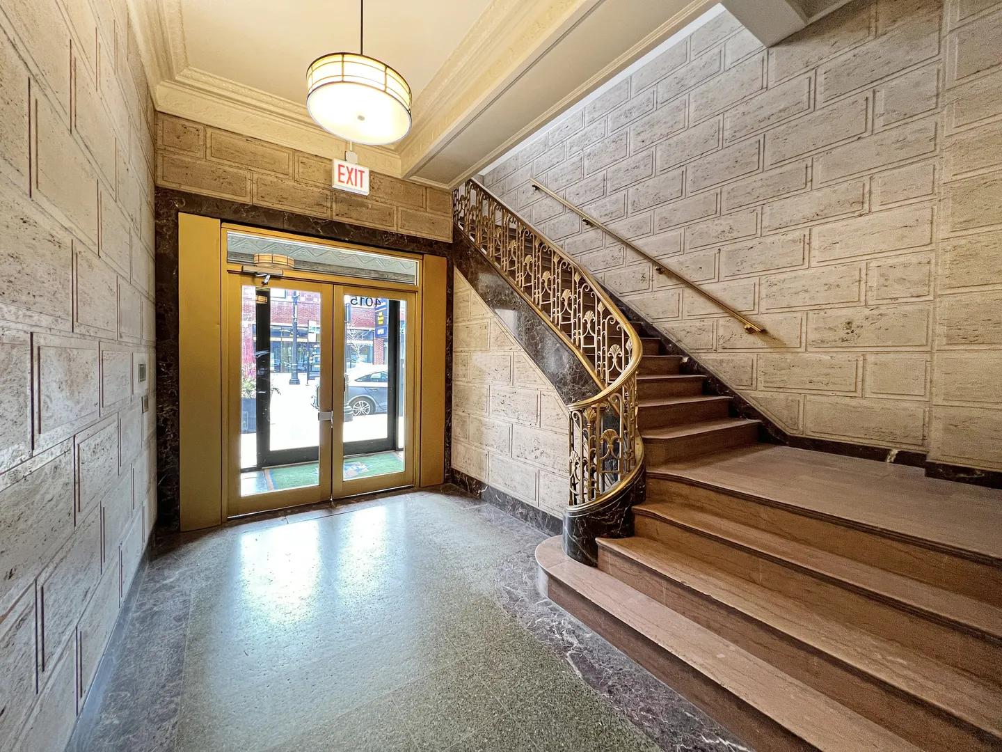 4015 N Milwaukee Avenue 202 IL