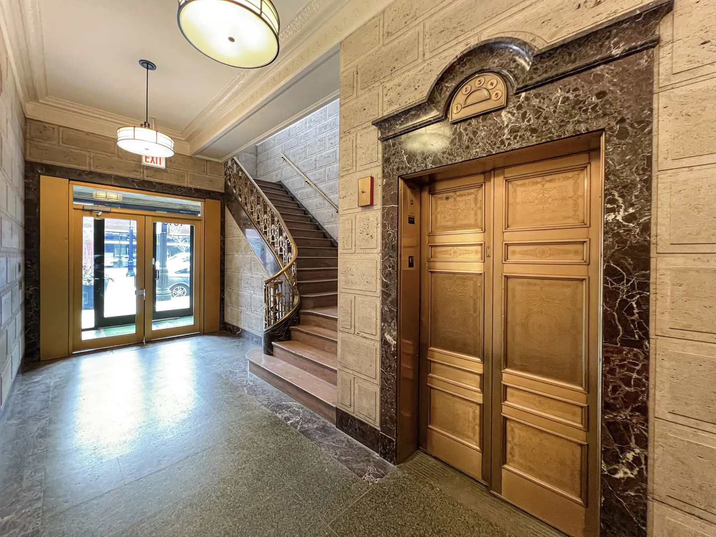 4015 N Milwaukee Avenue 202 IL
