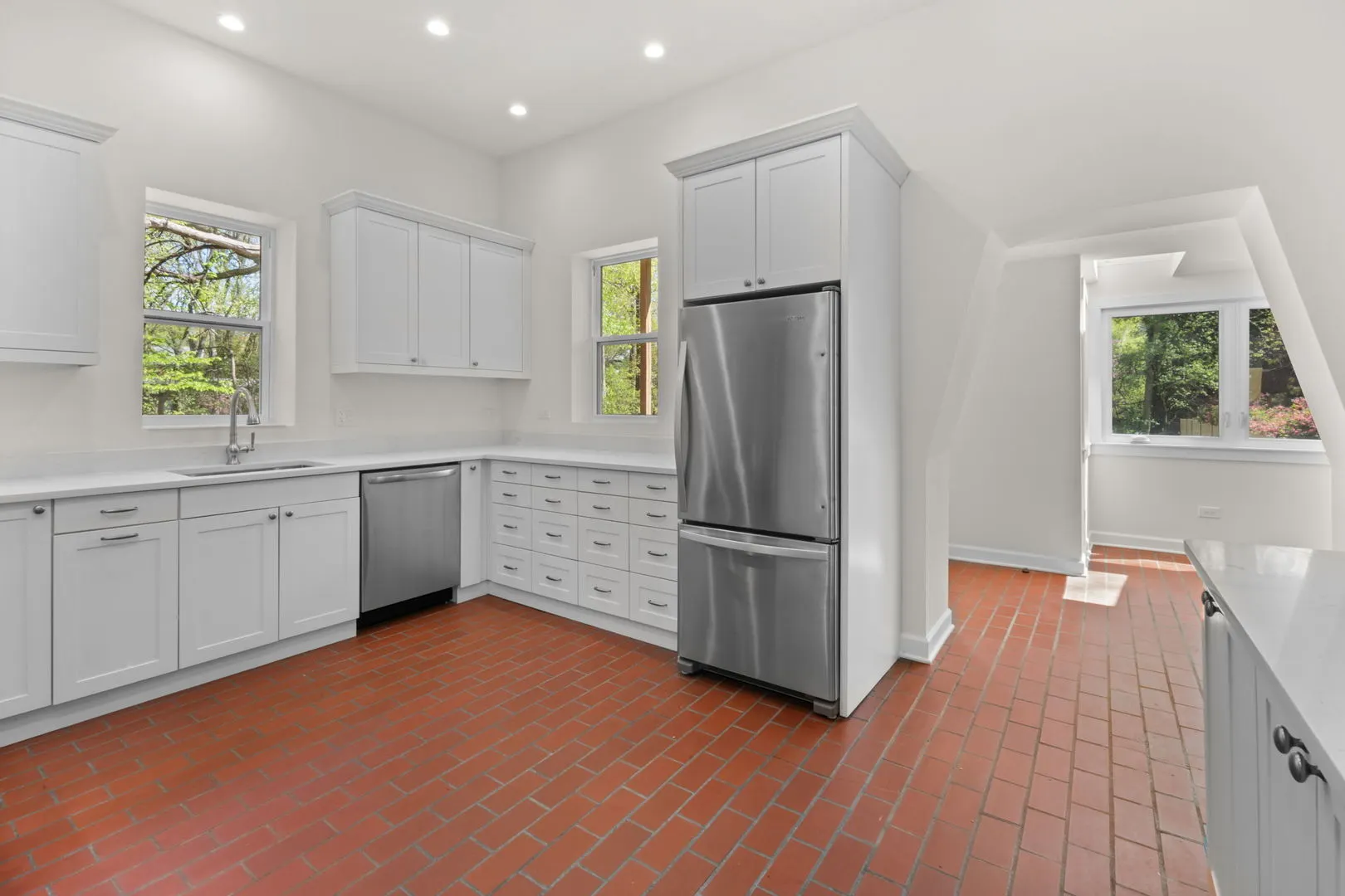 1025 E 48th Street IL