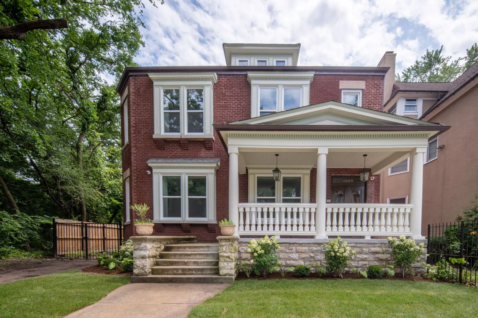 1025 E 48th Street IL