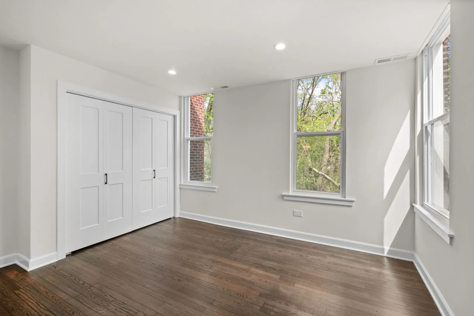 1025 E 48th Street IL