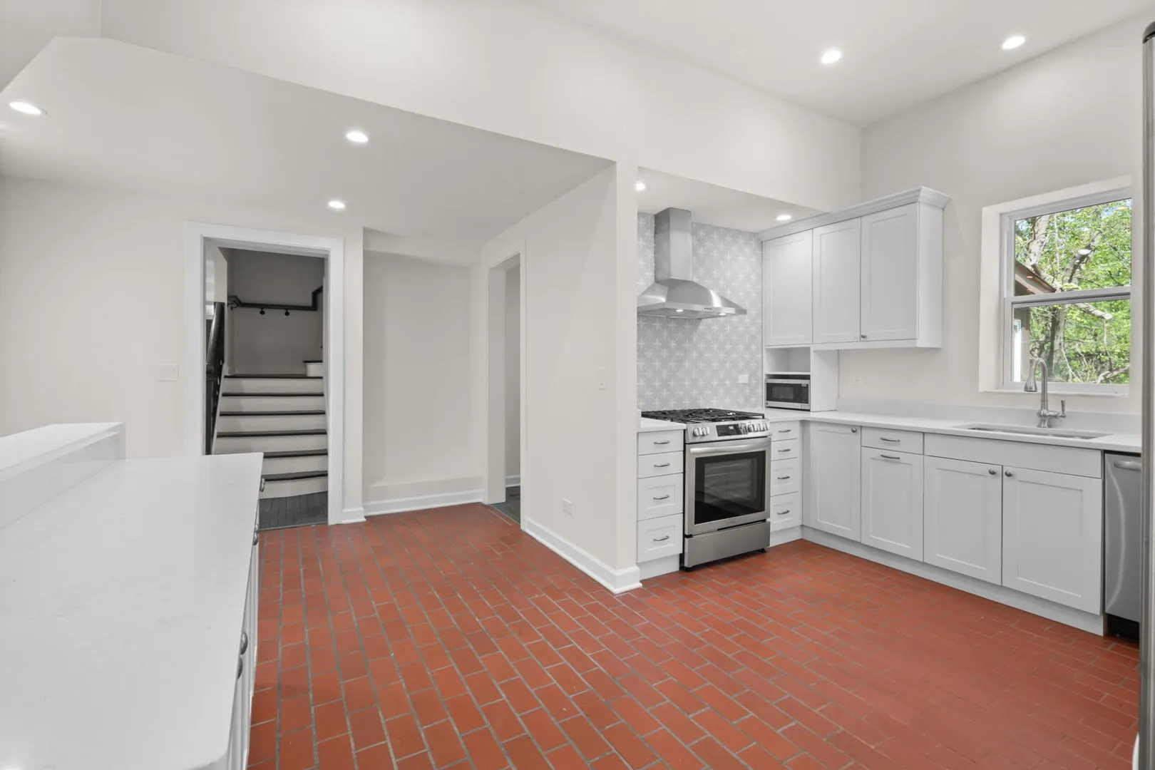 1025 E 48th Street IL