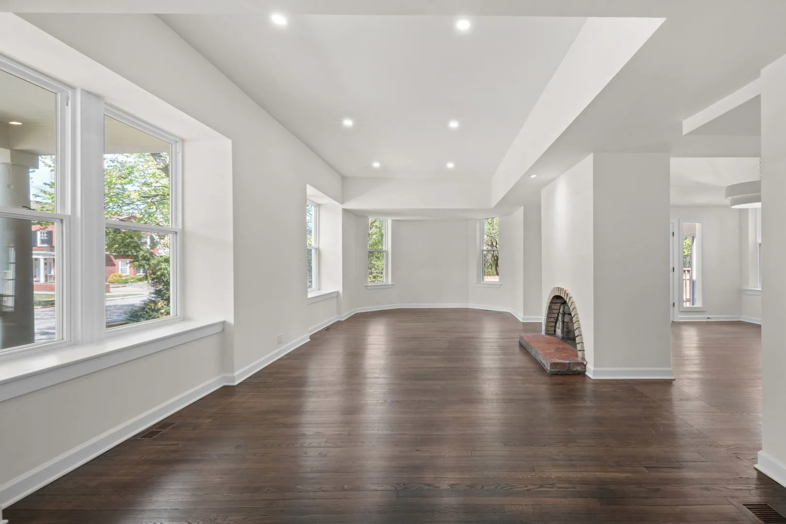 1025 E 48th Street IL