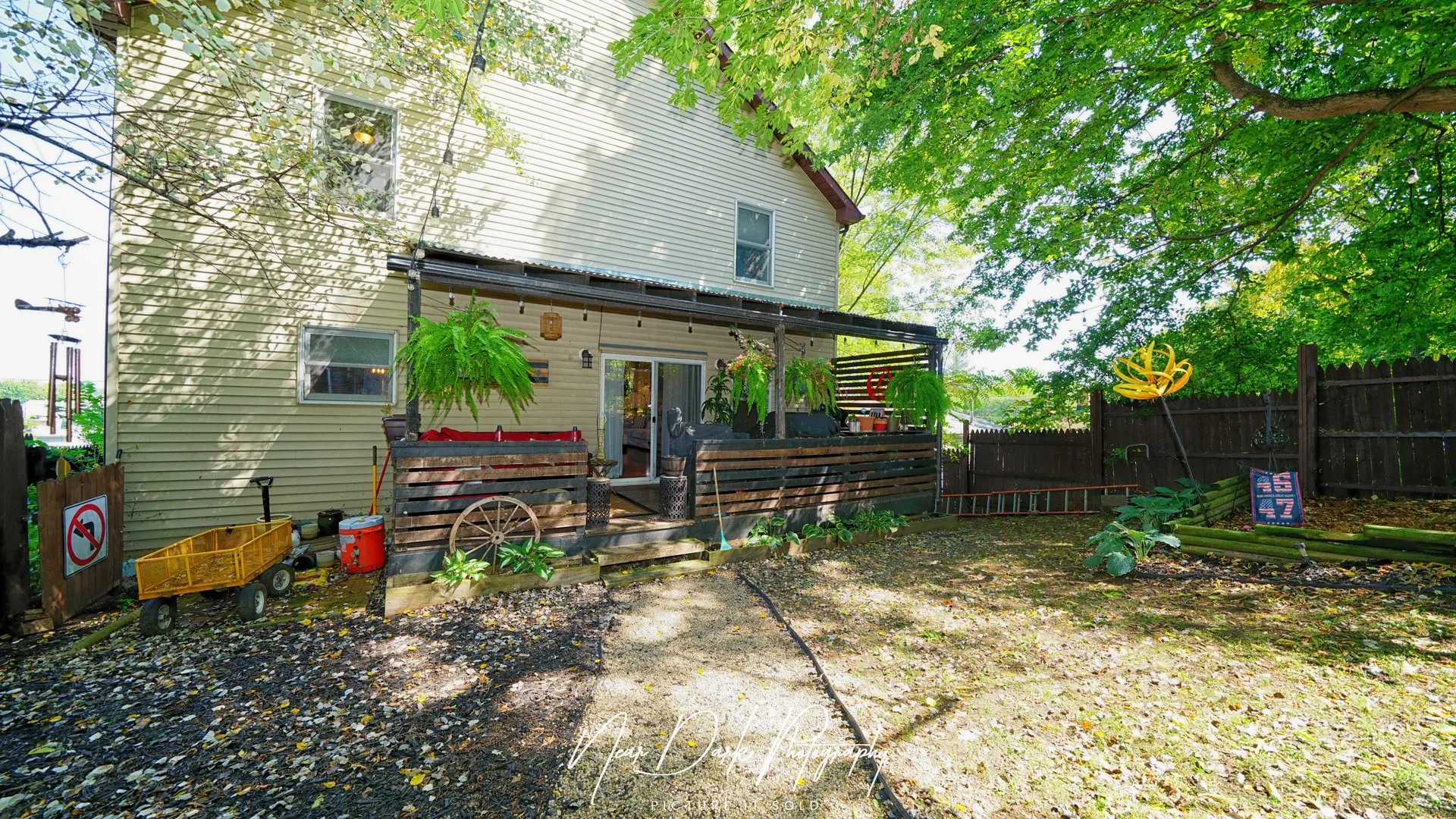 127 E GRAND Avenue IL