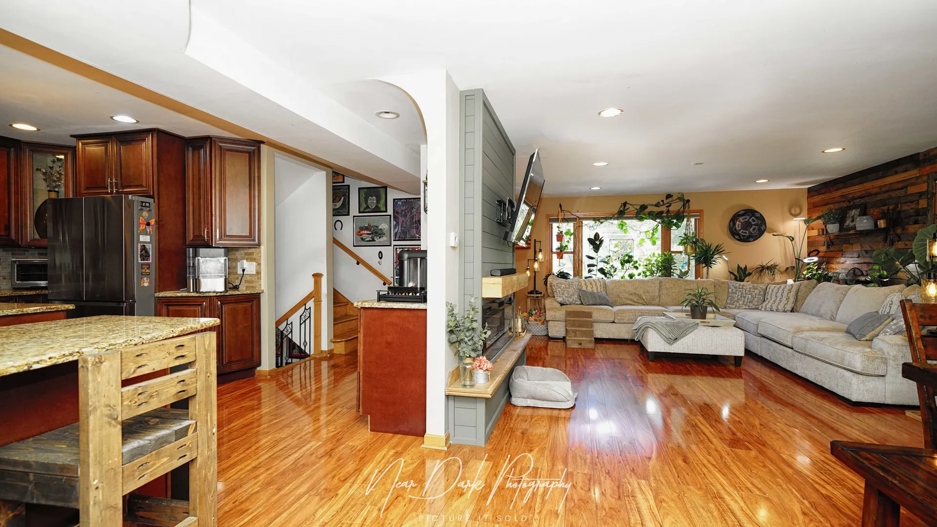 127 E GRAND Avenue IL