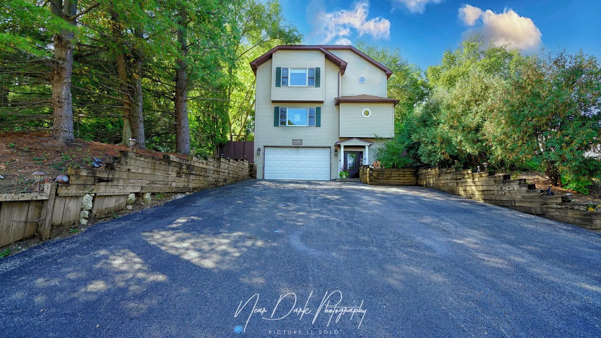127 E GRAND Avenue IL