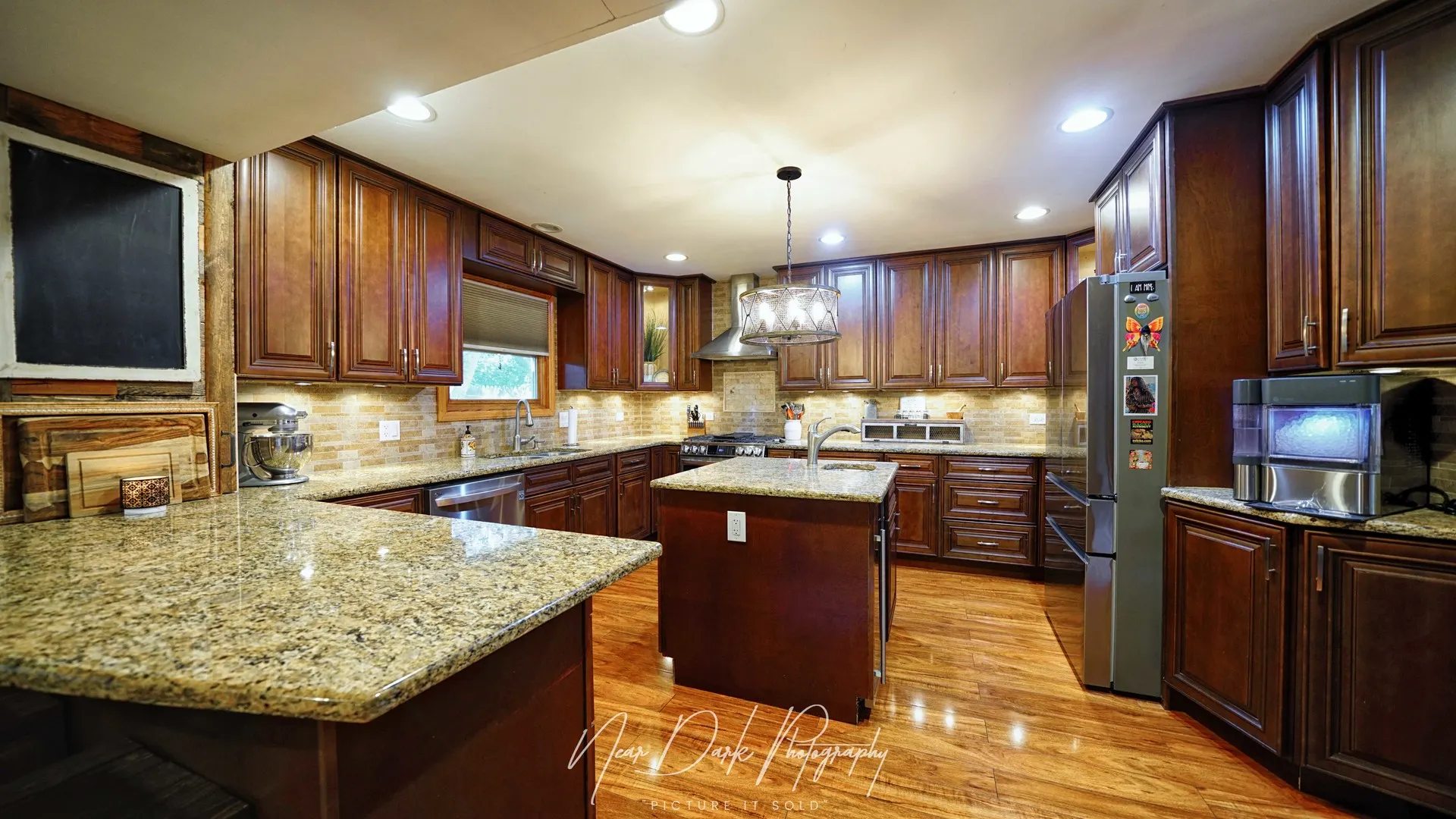 127 E GRAND Avenue IL